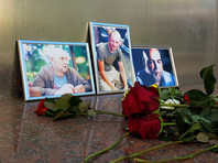 Цветы у Дома журналистов в Москве в память о трех гражданах РФ, погибших в Центральноафриканской Республике, август 2018 года  АГН Москва  