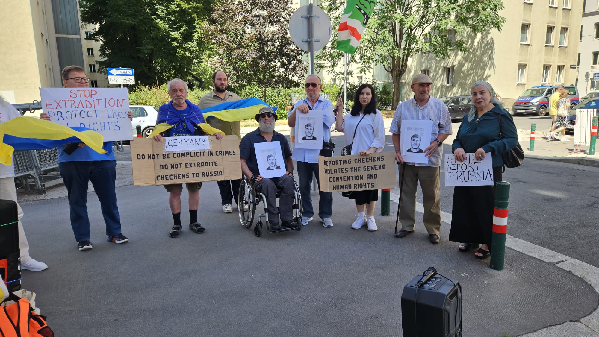 Мирная акция в защиту чеченских беженцев и семьи Муслима Алхазова