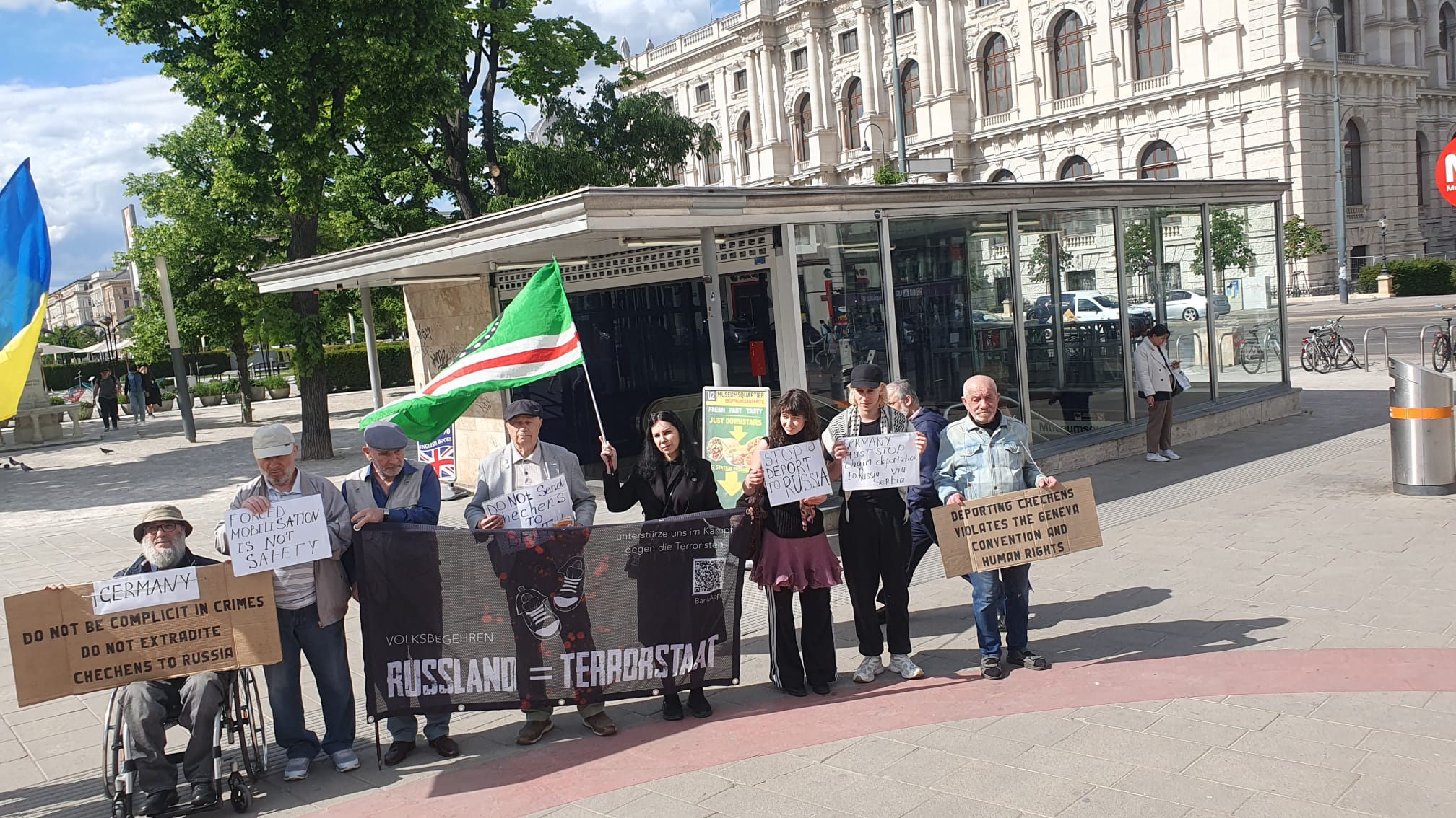 В Вене прошла акция против депортации чеченцев из Германии и других стран Европы в Россию